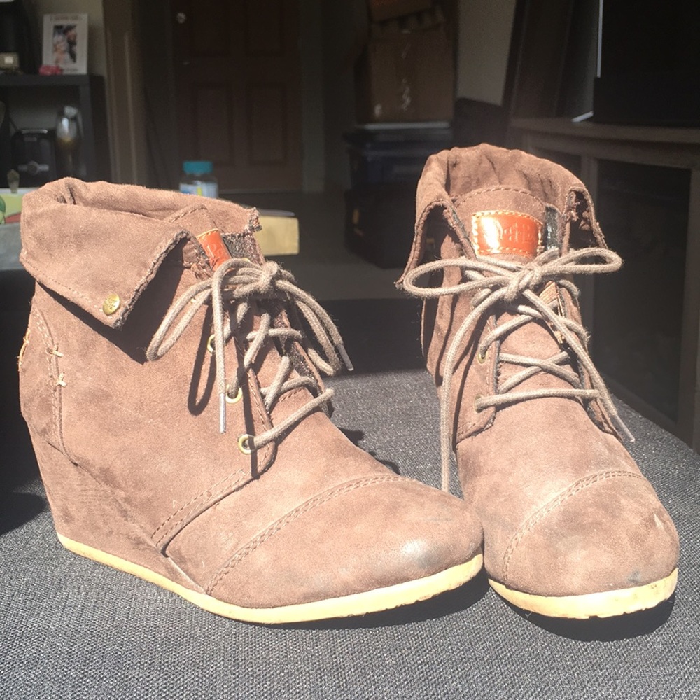 Brown wedges